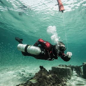 SDI Dry suit Diver