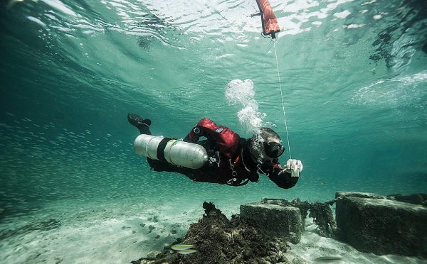 SDI Dry suit Diver